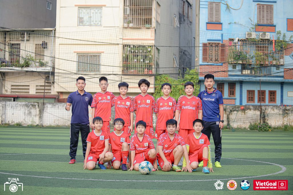 Sân Thượng Đình trong buổi chia tay mặt cỏ