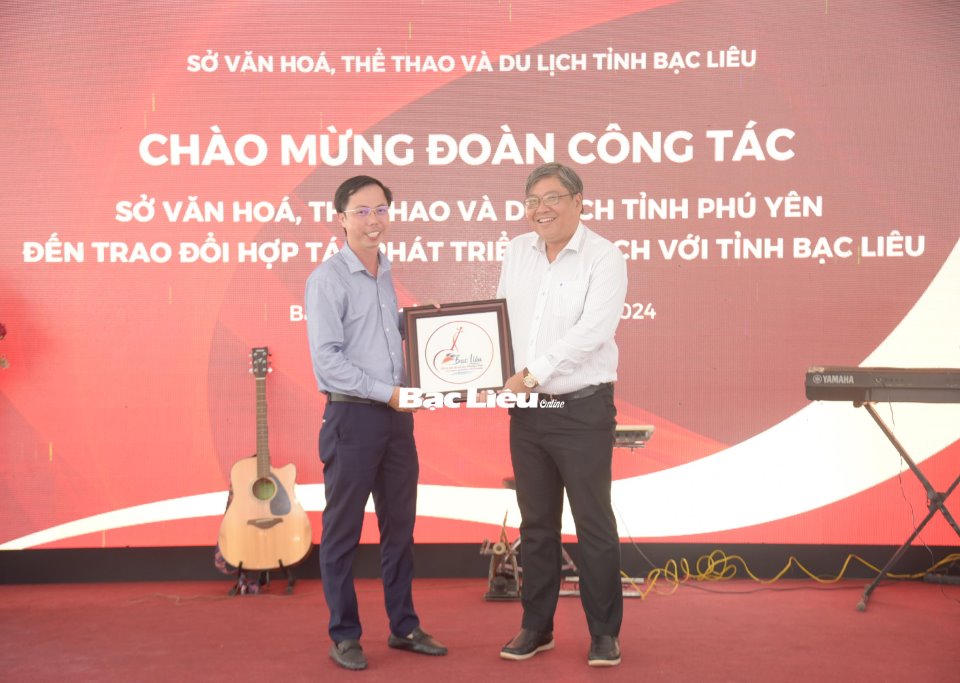 Ký kết tăng cường liên kết du lịch giữa hai tỉnh