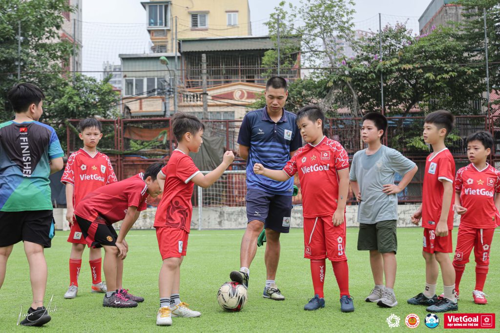 Sân Tân Mai buổi sáng