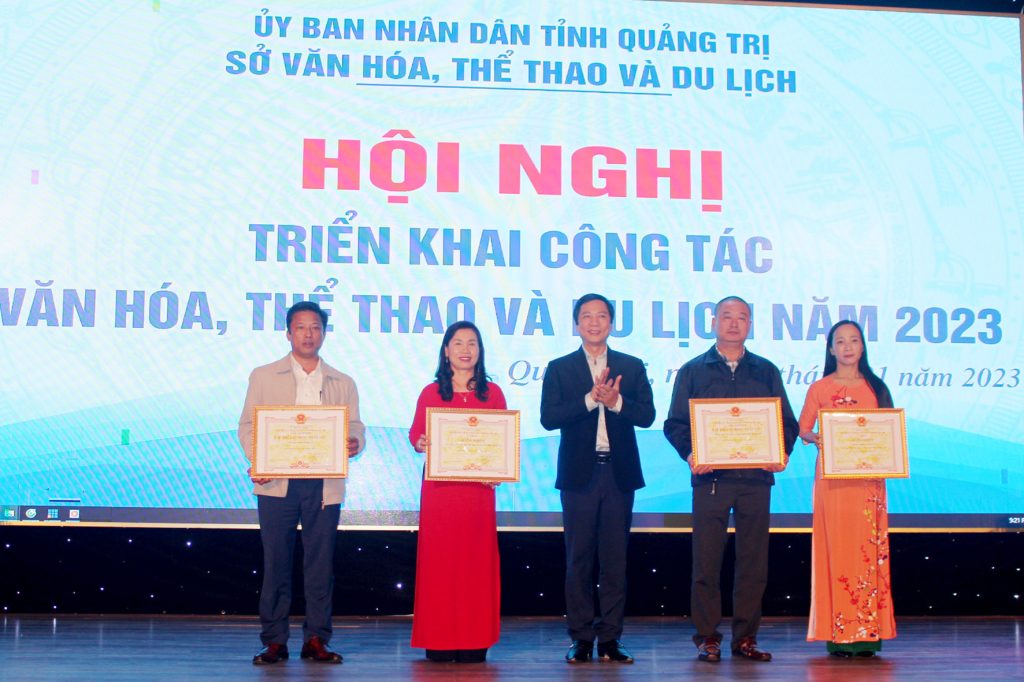 Họp triển khai công tác văn hóa thể thao du lịch