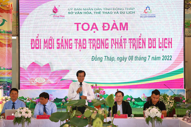 Du khách trải nghiệm du lịch tại Đồng Tháp