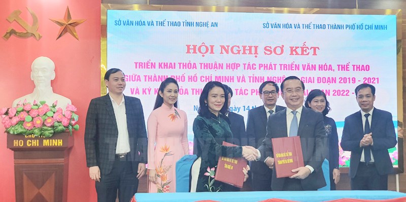 Ký kết hợp tác văn hóa thể thao giữa TP.HCM và Nghệ An