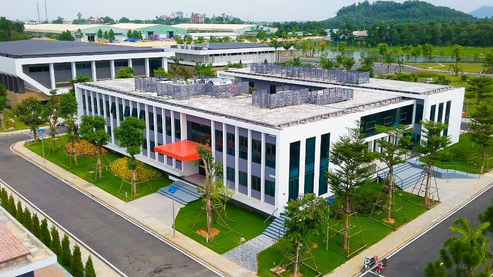 Thiếu nhi vui chơi tại trung tâm Viettel