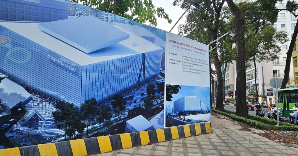 Nhà thi đấu Phan Đình Phùng nhìn từ bên ngoài