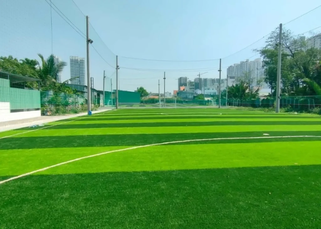 Sân bóng mini cỏ nhân tạo giá hợp lý