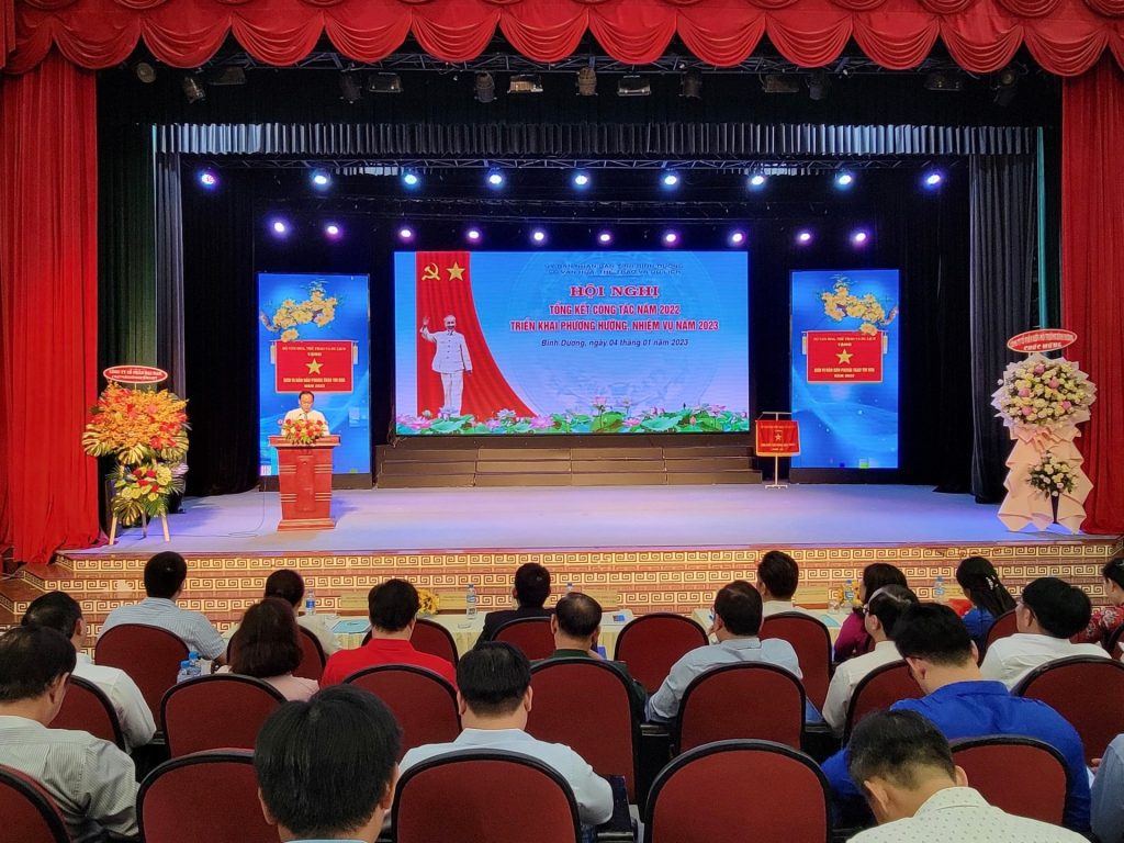 Tập thể ngành văn hóa thể thao du lịch tỉnh Bình Dương