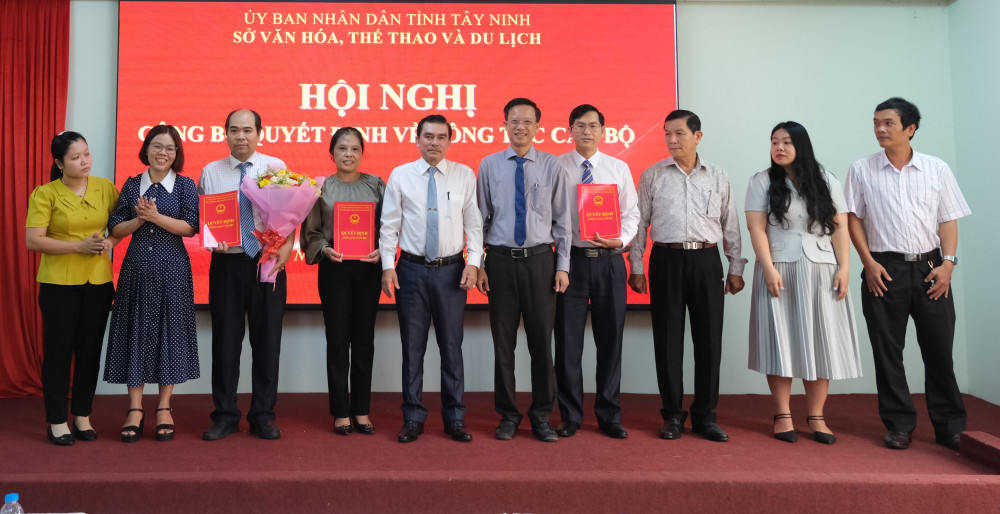 Lãnh đạo Sở Tây Ninh công bố quyết định cán bộ