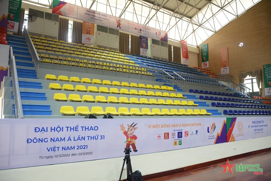 Khán đài nhà thi đấu huyện Thanh Trì