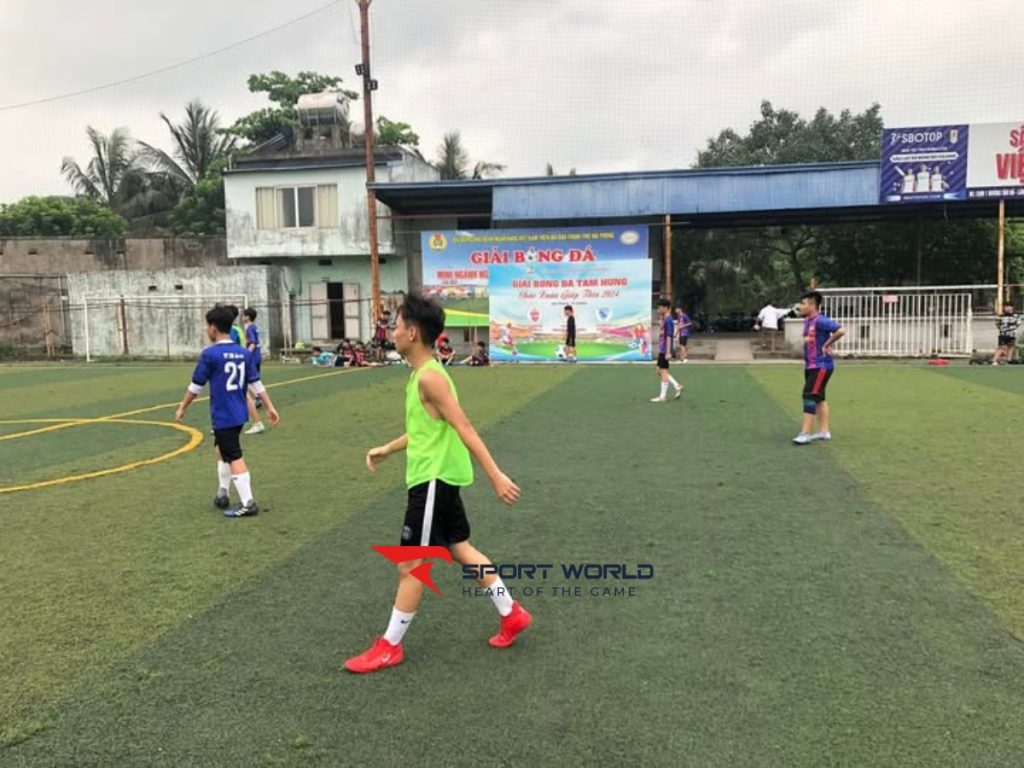 Sân cỏ nhân tạo Việt Anh ở Kiến An
