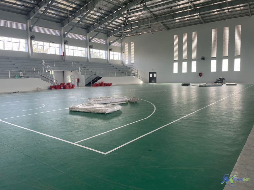 Sân bóng rổ trong nhà tại Ngã Bảy