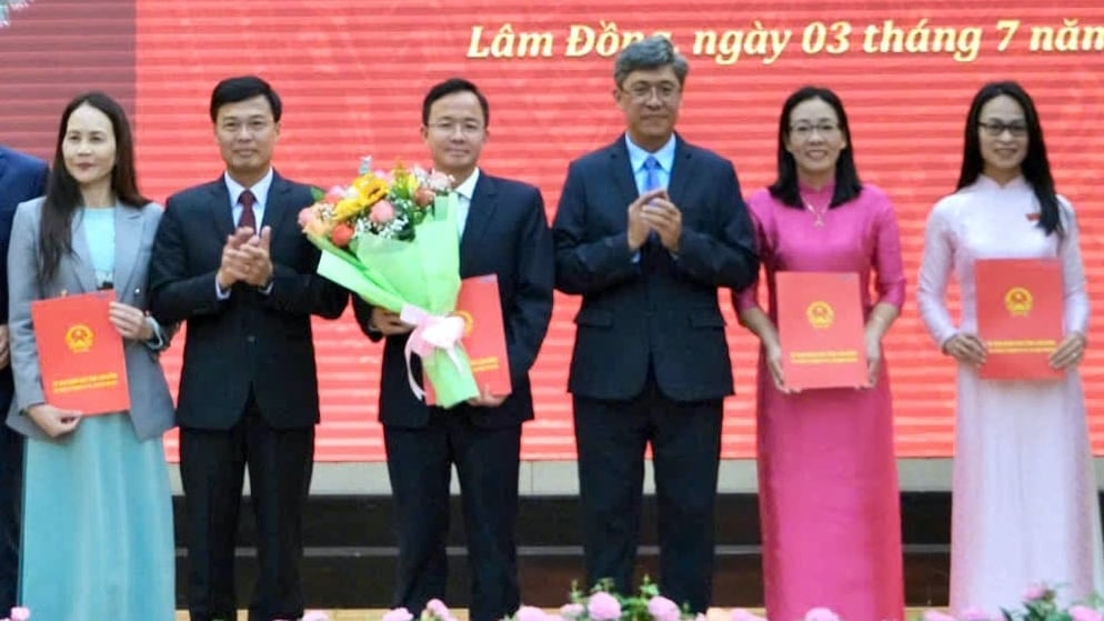 Trao quyết định bổ nhiệm giám đốc Sở Lâm Đồng