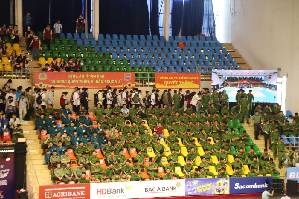 Khán đài nhà thi đấu Bình Tân