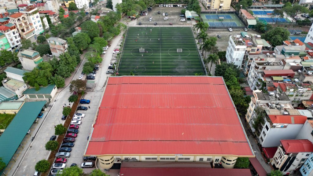 Sân bóng trong khuôn viên đại học Y