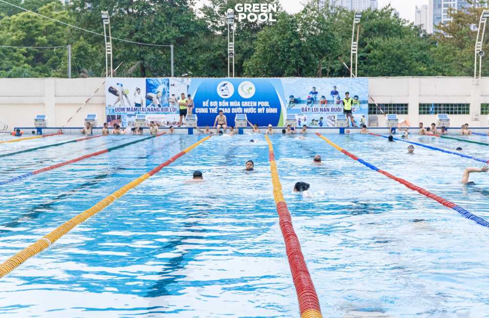 Làn bơi thi đấu trong nhà tại Mỹ Đình