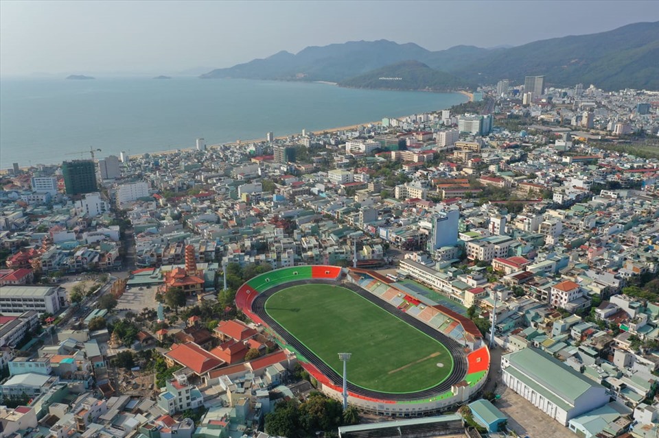 Cận cảnh khán đài và hàng ghế