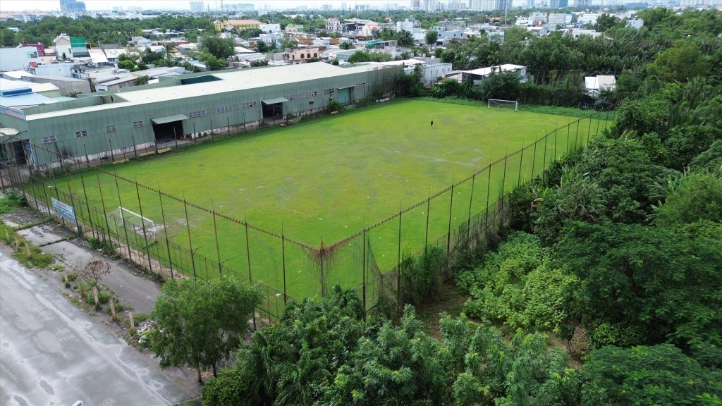 Lối vào khu thể thao Thành Long ở Bình Chánh