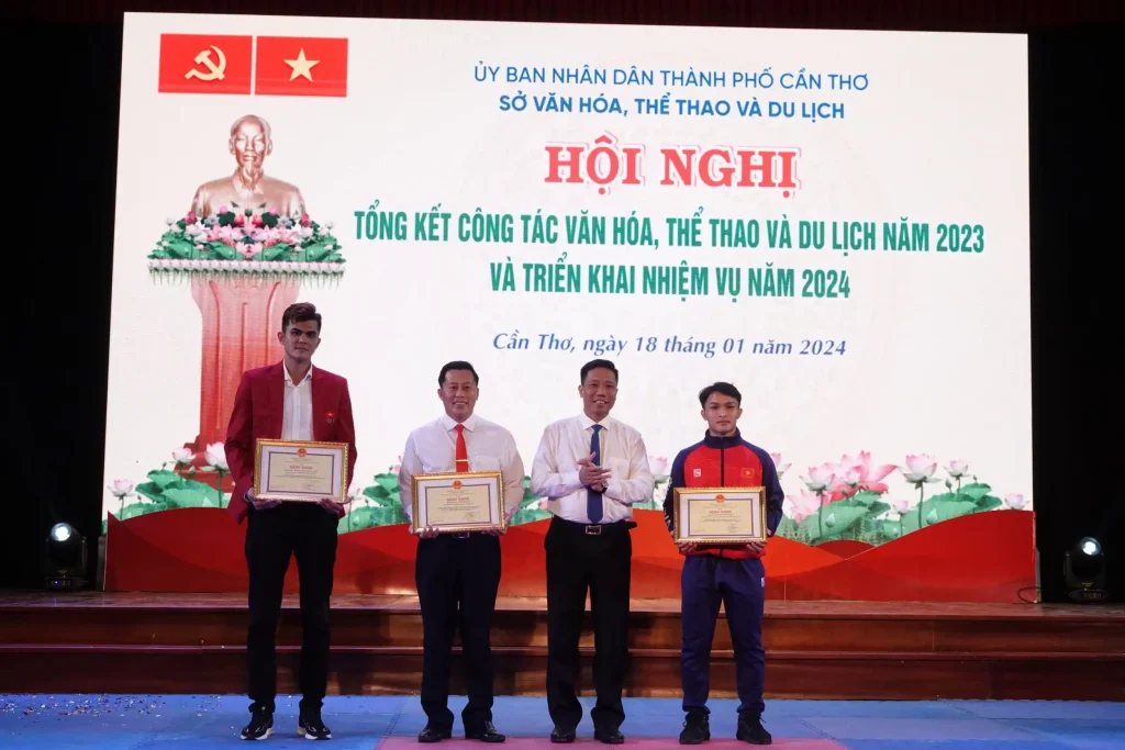 Cờ thi đua của ngành văn hóa Cần Thơ