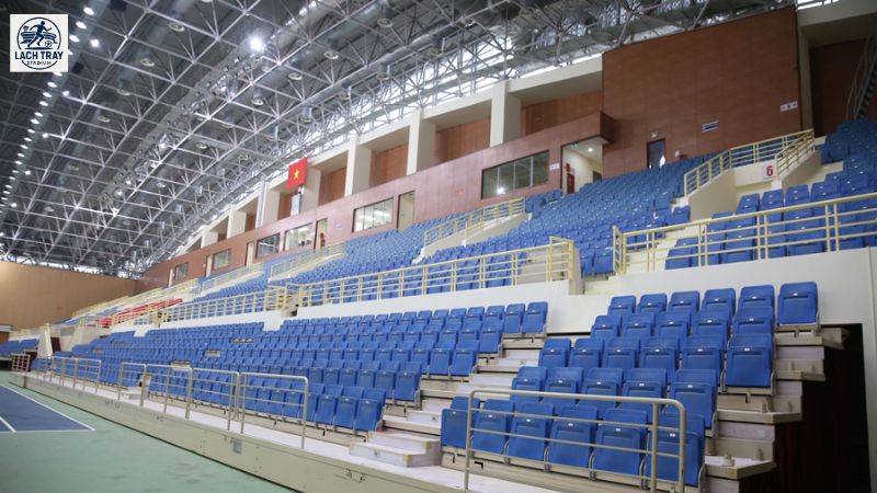 Sân điền kinh với khán đài nội thất