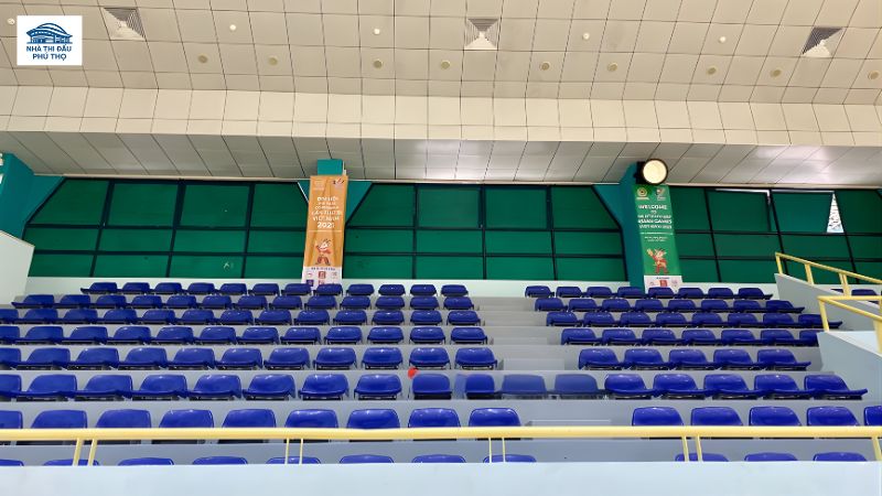 Sân tập trong nhà thi đấu Hoàng Mai