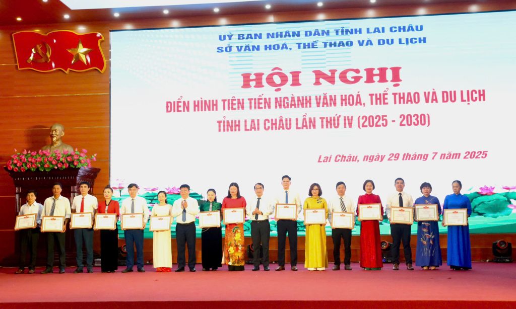 Hội nghị điển hình tiên tiến tại Sở Văn hóa Lai Châu