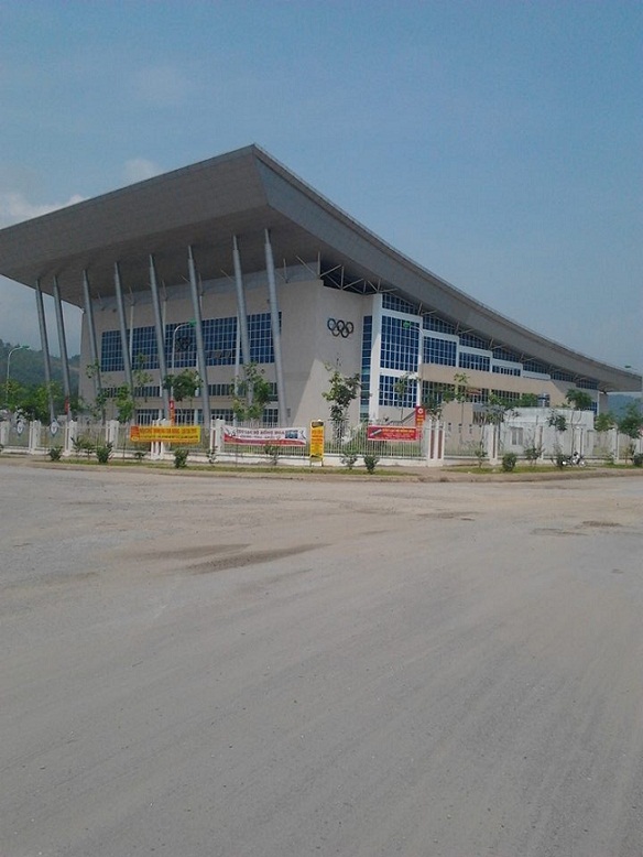 Khán đài và sàn thi đấu