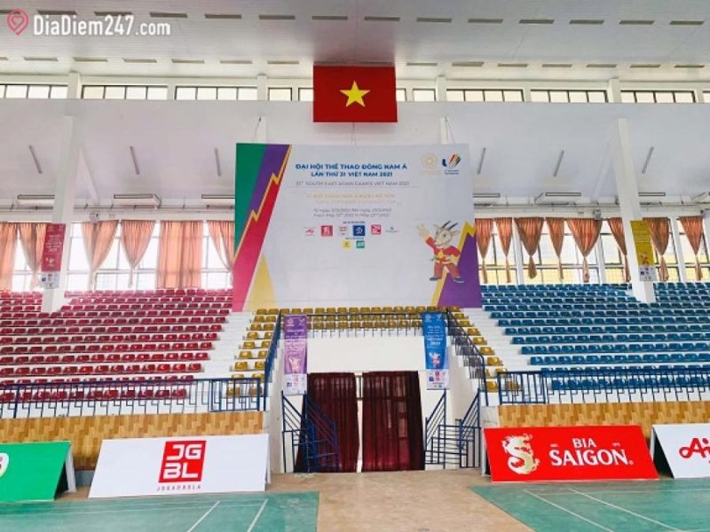 Cổng vào Nhà Thi Đấu Hà Đông tại Quang Trung