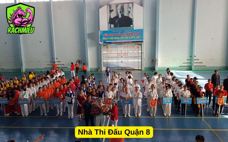 Nhà thi đấu Quận 8 nhìn từ khu sân thể thao