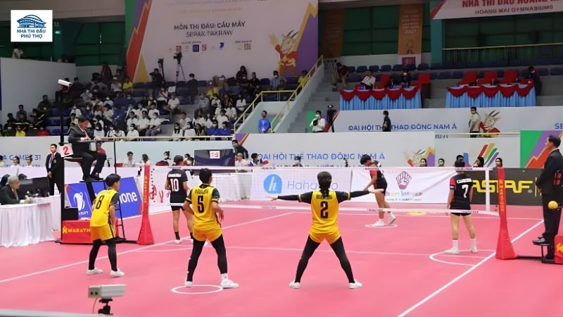 Khu vực bên ngoài nhà thi đấu