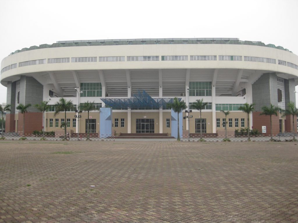 Mặt ngoài Cung Thể thao Quần Ngựa