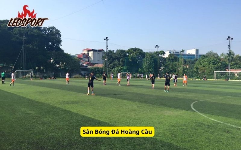 Khung sân bóng Hoàng Cầu