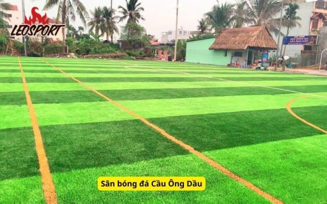 Sân bóng Cầu Ông Dầu nhìn từ xa
