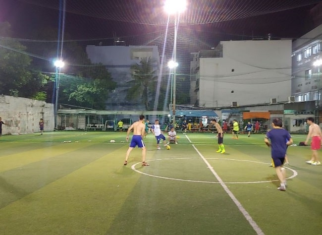 Sân bóng cỏ nhân tạo ở Bình Thạnh