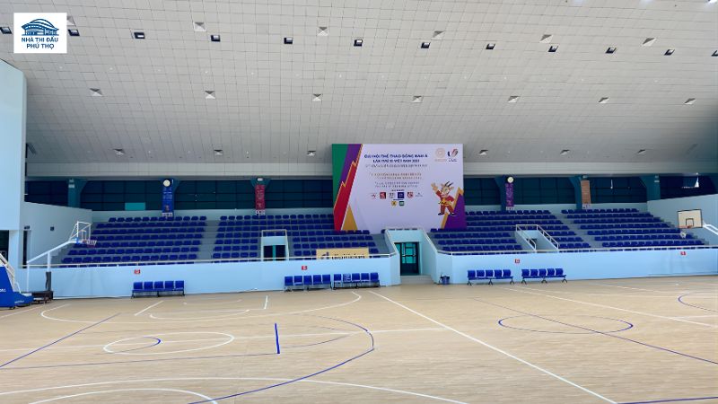 Mặt tiền nhà thi đấu quận Hoàng Mai