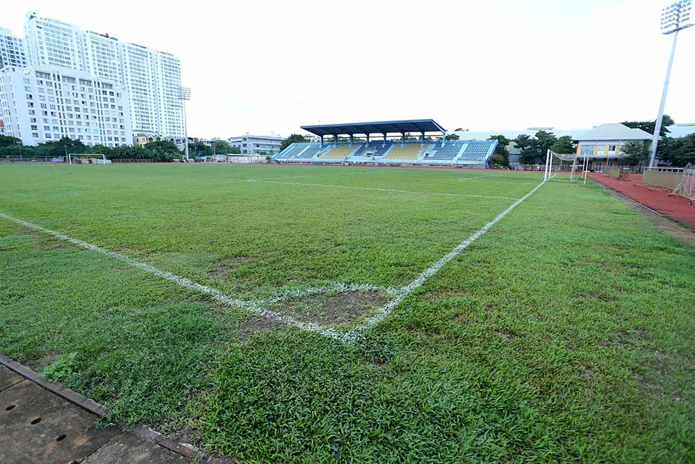 Khu vực khung thành và vạch kẻ sân