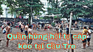 Trận bóng chuyền phủi tại sân Cầu Tre
