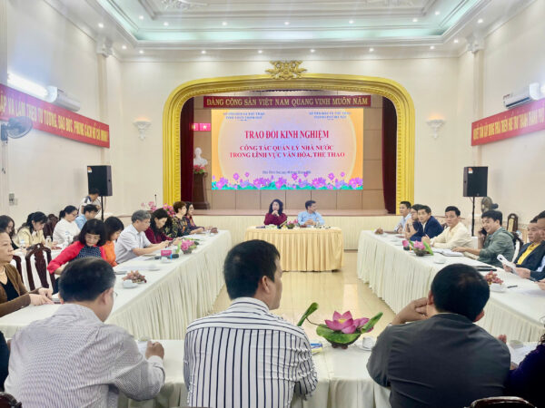 Lãnh đạo hai sở trao đổi kinh nghiệm