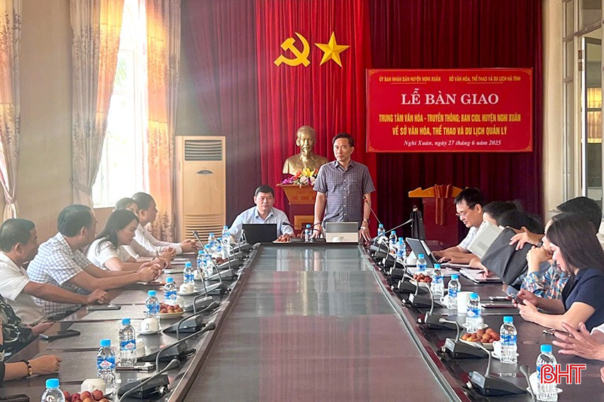 Bàn giao trung tâm văn hóa truyền thông cấp huyện