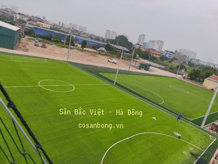 Sân cỏ nhân tạo Bắc Việt 3 ở Kiến Hưng