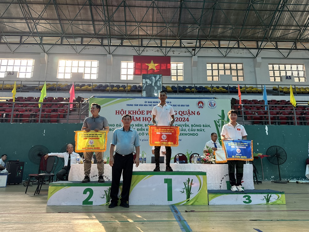 Học sinh thi taekwondo tại Nhà Thi Đấu Quận 6