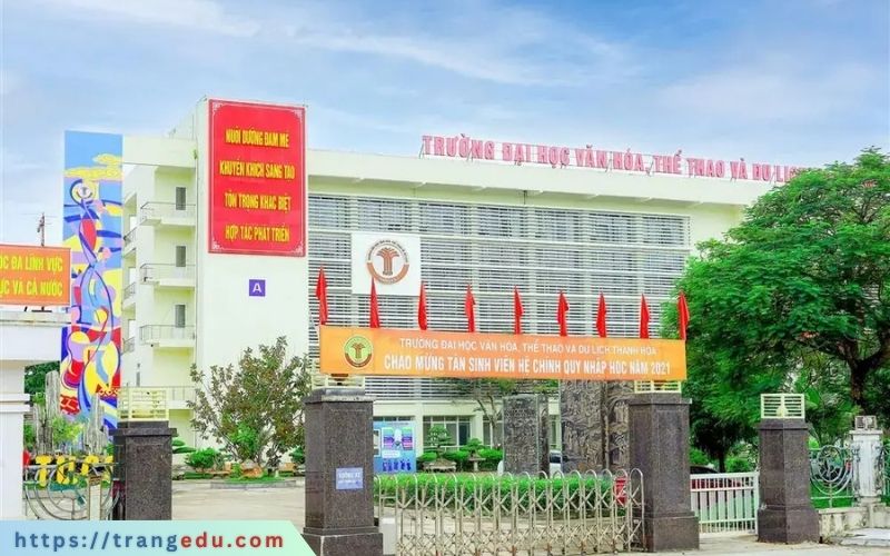 Cổng trường Đại học Văn hóa Thể thao và Du lịch Thanh Hóa