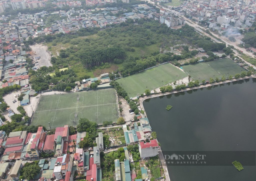 Toàn cảnh khu sân bóng Đầm Hồng 3