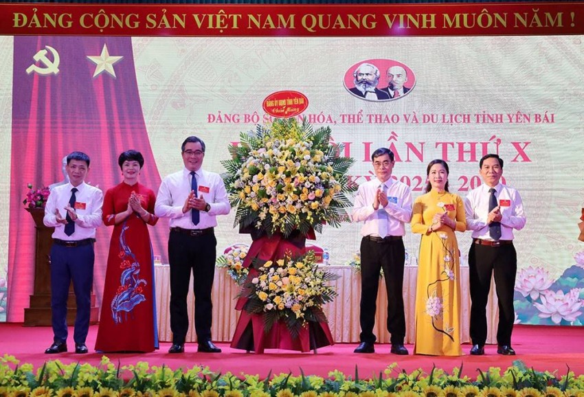 Đại biểu dự đại hội Đảng bộ Sở Yên Bái