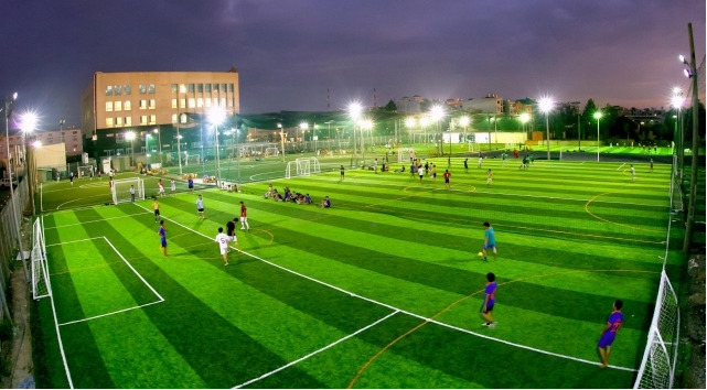 Khu sân đá bóng tại Hà Nội