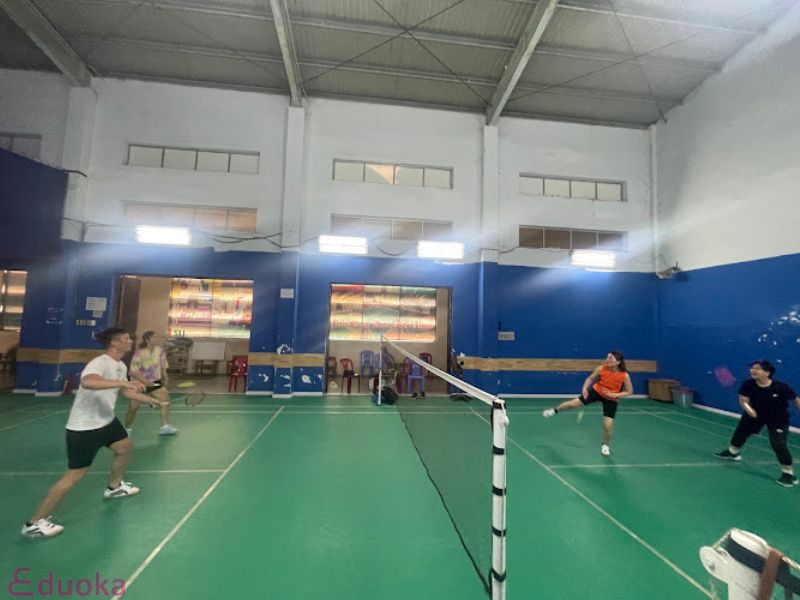 Sân cầu lông trung tâm thể thao Quận 10