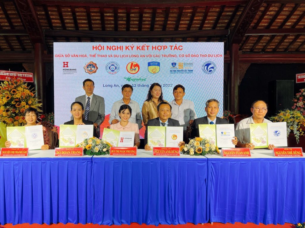 Đại diện HIU làm việc với Sở Long An