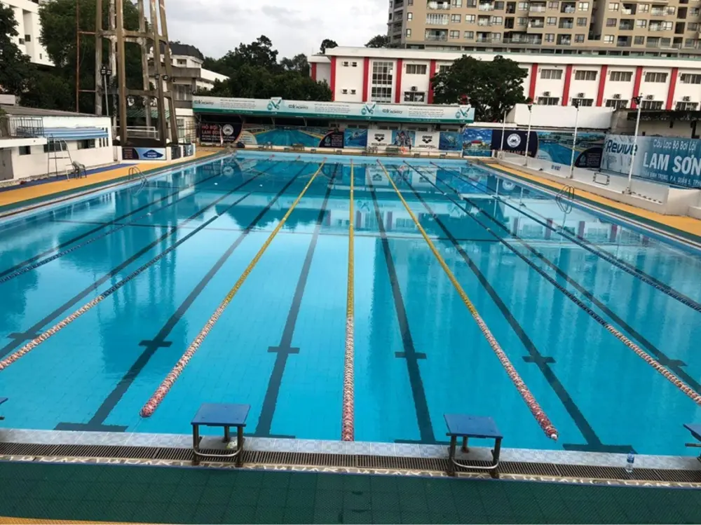 Phòng tập gym với máy móc hiện đại