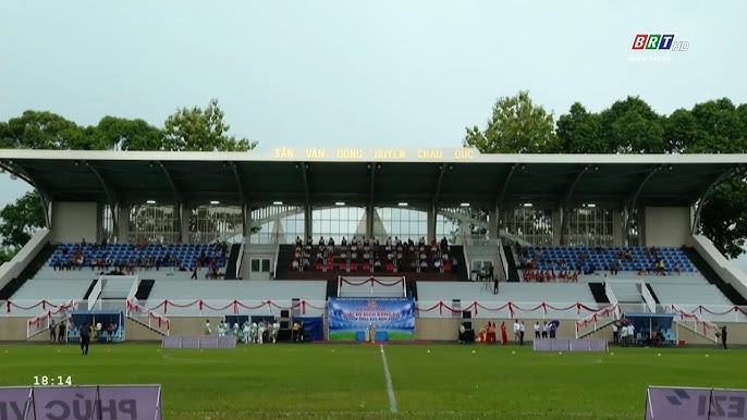 Khán đài sân vận động Bình Ba trong ngày khánh thành