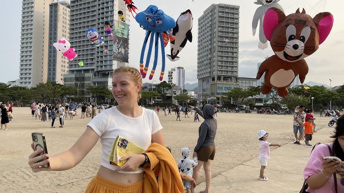 Sân bóng Thanh Niên lúc chiều ở Nha Trang