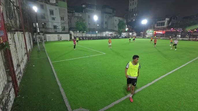 Trận đấu tại sân Tân Mai