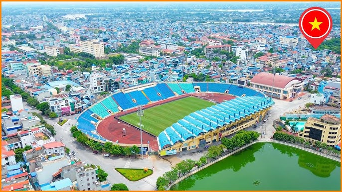 Mặt cỏ sân Thiên Trường Linh Đàm